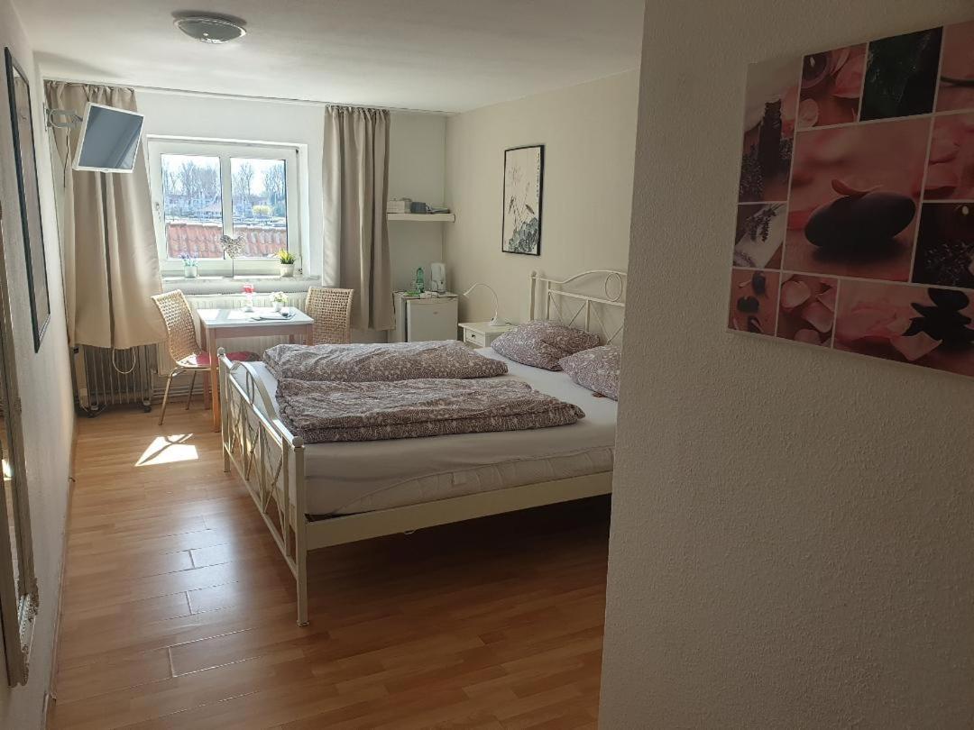 Rooming24, Kleine Pension Любек Екстер'єр фото