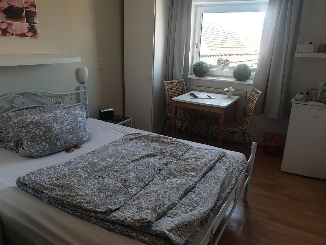 Rooming24, Kleine Pension Любек Екстер'єр фото