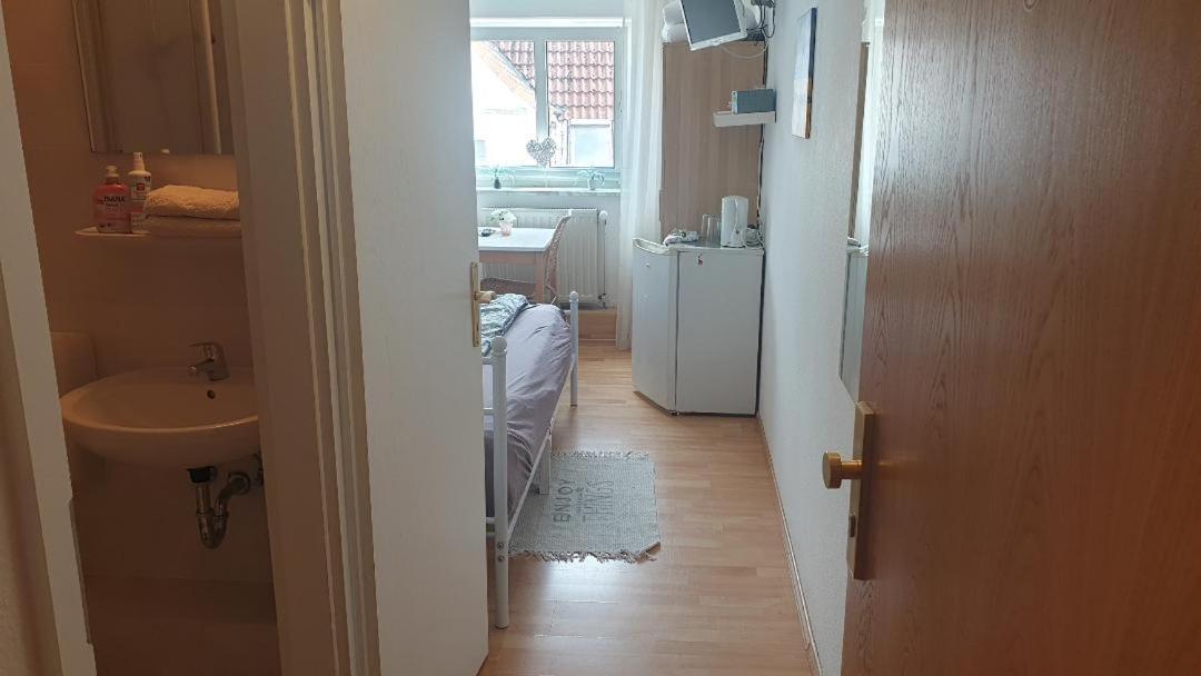 Rooming24, Kleine Pension Любек Екстер'єр фото