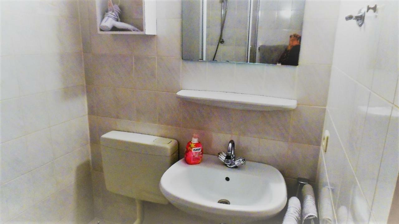 Rooming24, Kleine Pension Любек Екстер'єр фото