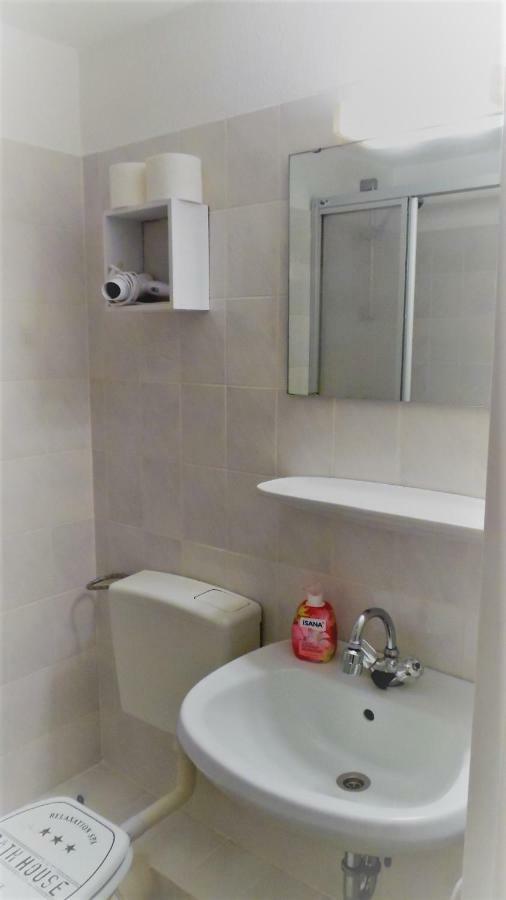 Rooming24, Kleine Pension Любек Екстер'єр фото