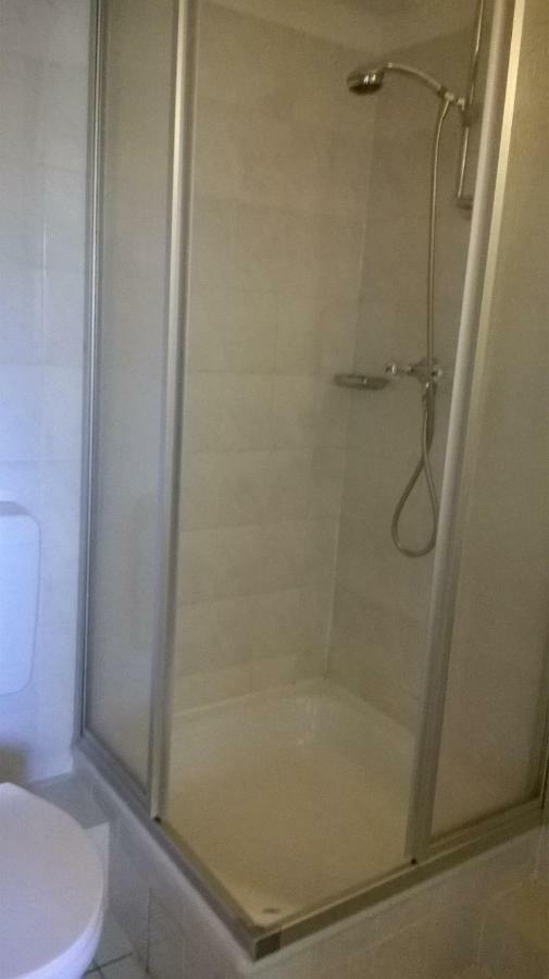 Rooming24, Kleine Pension Любек Екстер'єр фото
